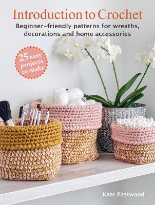 Introduction to Crochet - 25 easy projects to make: Beginner-Friendly Patterns for Wreaths, Decorations and Home Accessories